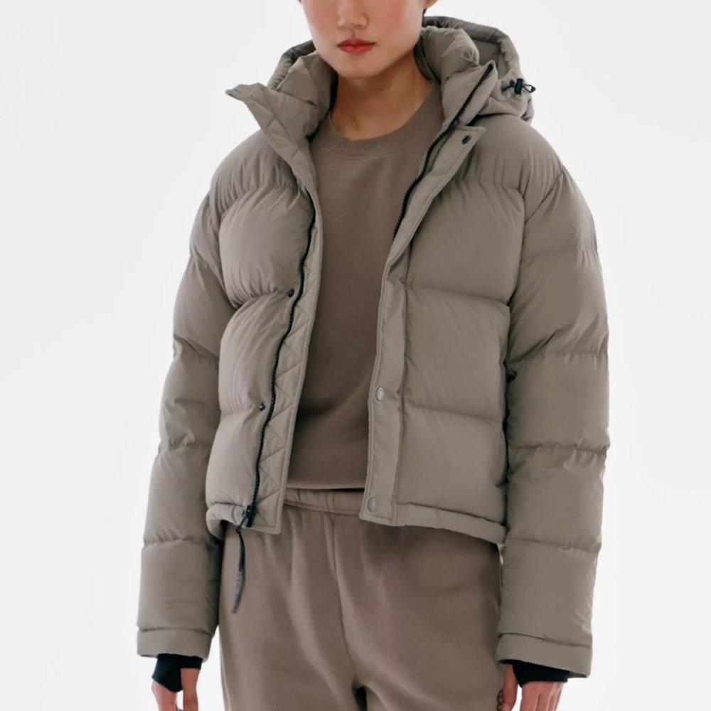 Super Puff Shorty in Modern Taupe